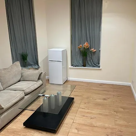 Entire Flat In Newquay, 2 Minutes Walk To The Beach And Clubs! Newquay  Exterior photo