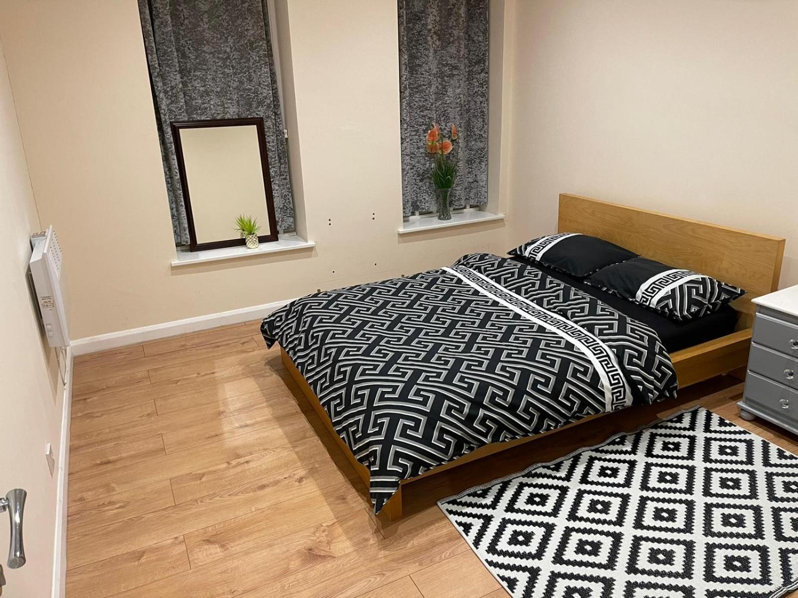 Entire Flat In Newquay, 2 Minutes Walk To The And Clubs! *